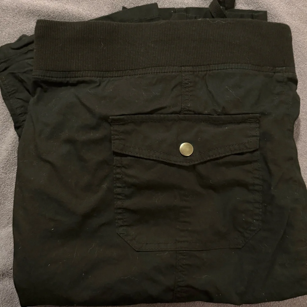 Torrid Cropped Cargo Pants - Picture 7 of 8